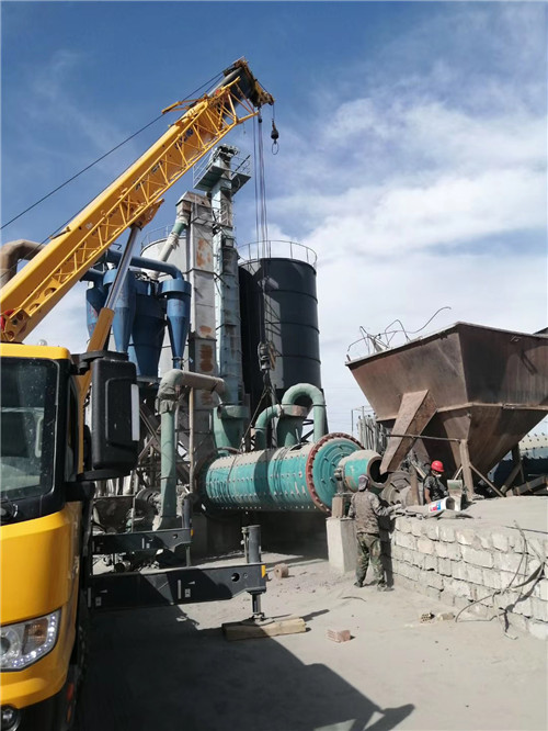 大新县设备搬运等各类工程项目中，吊车起着关键作用