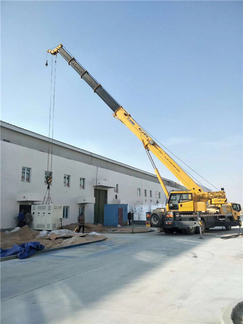 大新县“超载就喊停”—— 吊车的 “重量保镖” 技术
